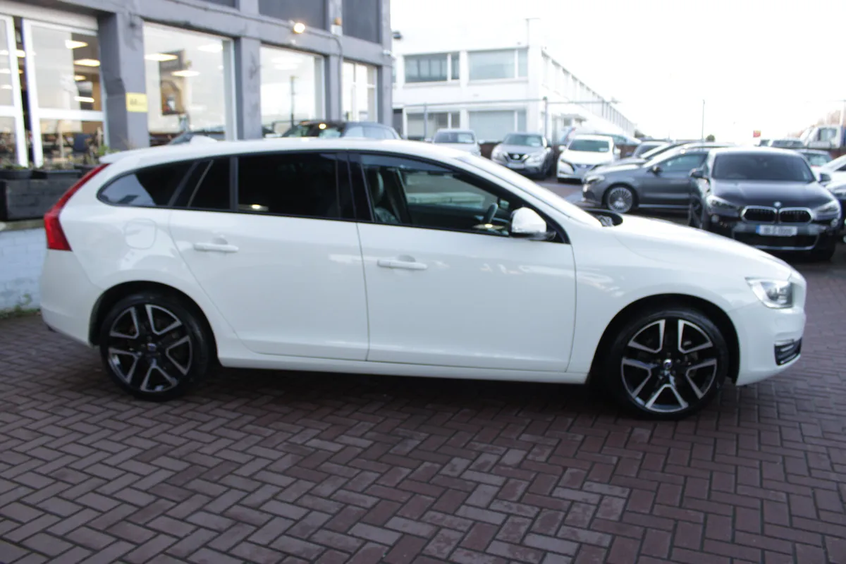 2.0D SE LUXURY EDITION 5DR ESTATE AUTO // 60,000KM - Image 3