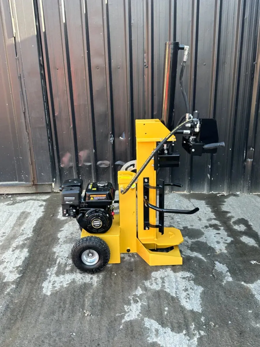 *SALE PRICE* IPS 12T Petrol Log Splitter - Image 1