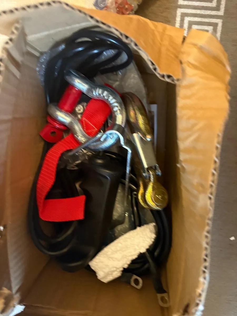 Electric Winch 13500 LBS/ 6123KG 12V 27M/92FT - Image 2