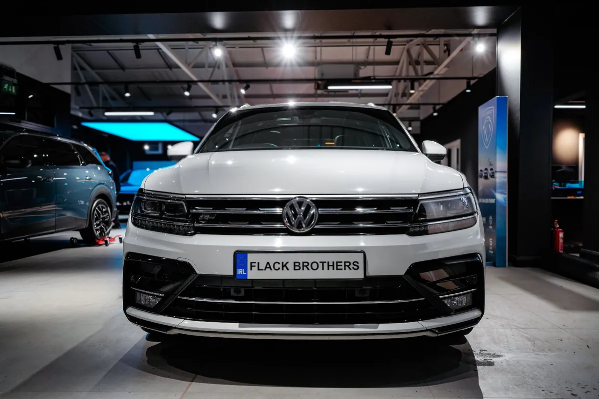 2017 Volkswagen Tiguan 2.0 TDI R-Line BMT 150PS - Image 2
