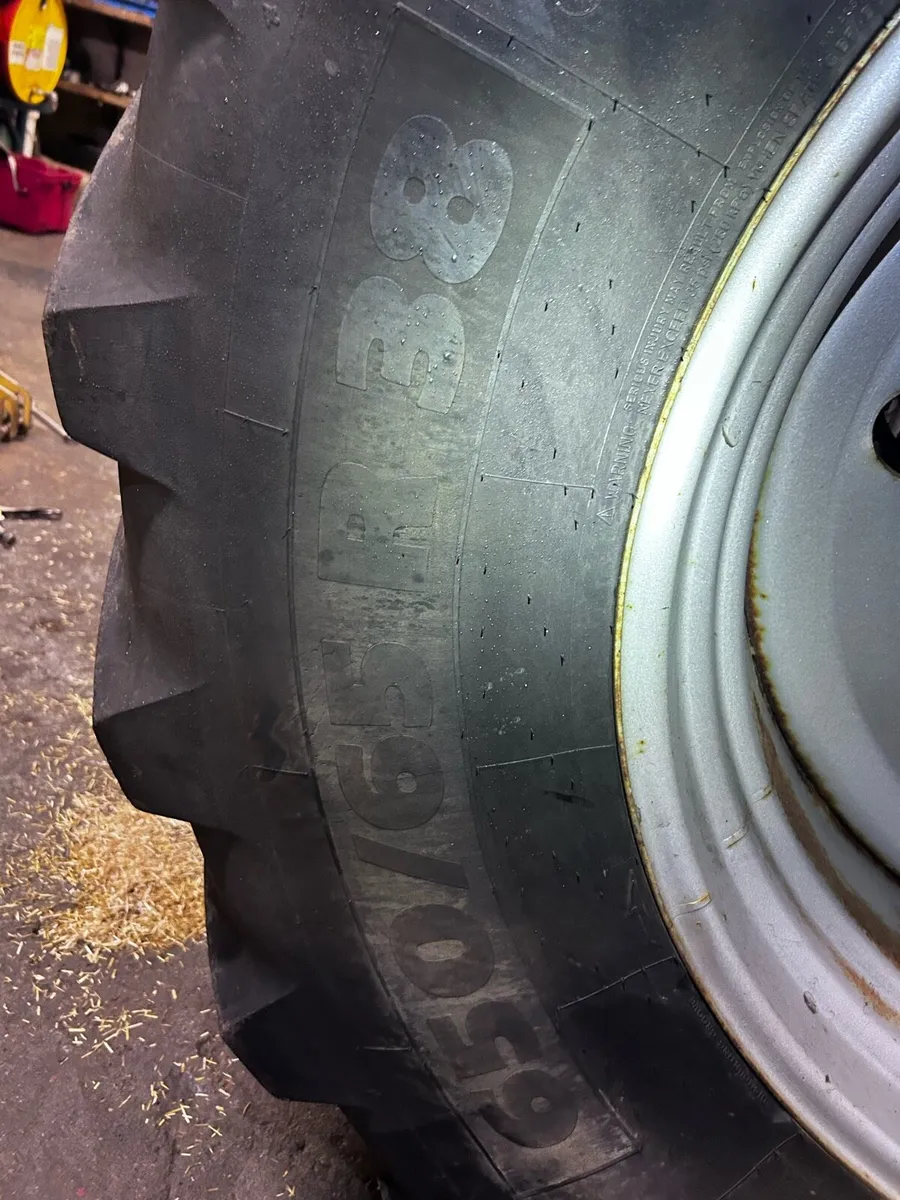 650/65/38 Michelin tyre - Image 2