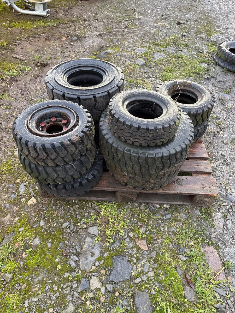 Fork lift tyres - Image 1