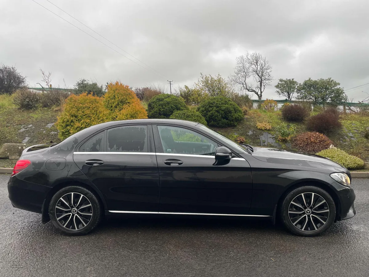 Mercedes-Benz C-Class DIESEL SALOON - Image 3