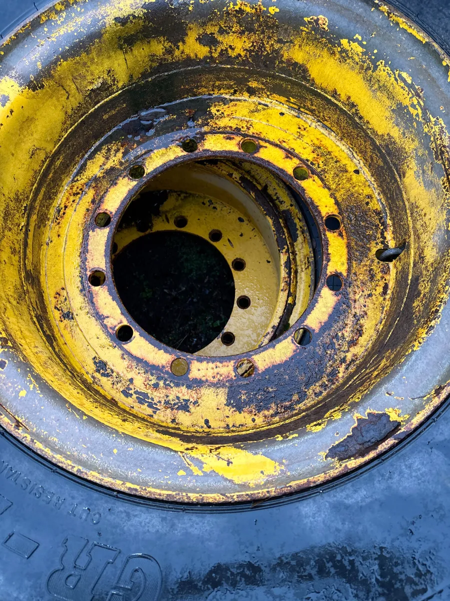 17.5 25 wheels - Image 2