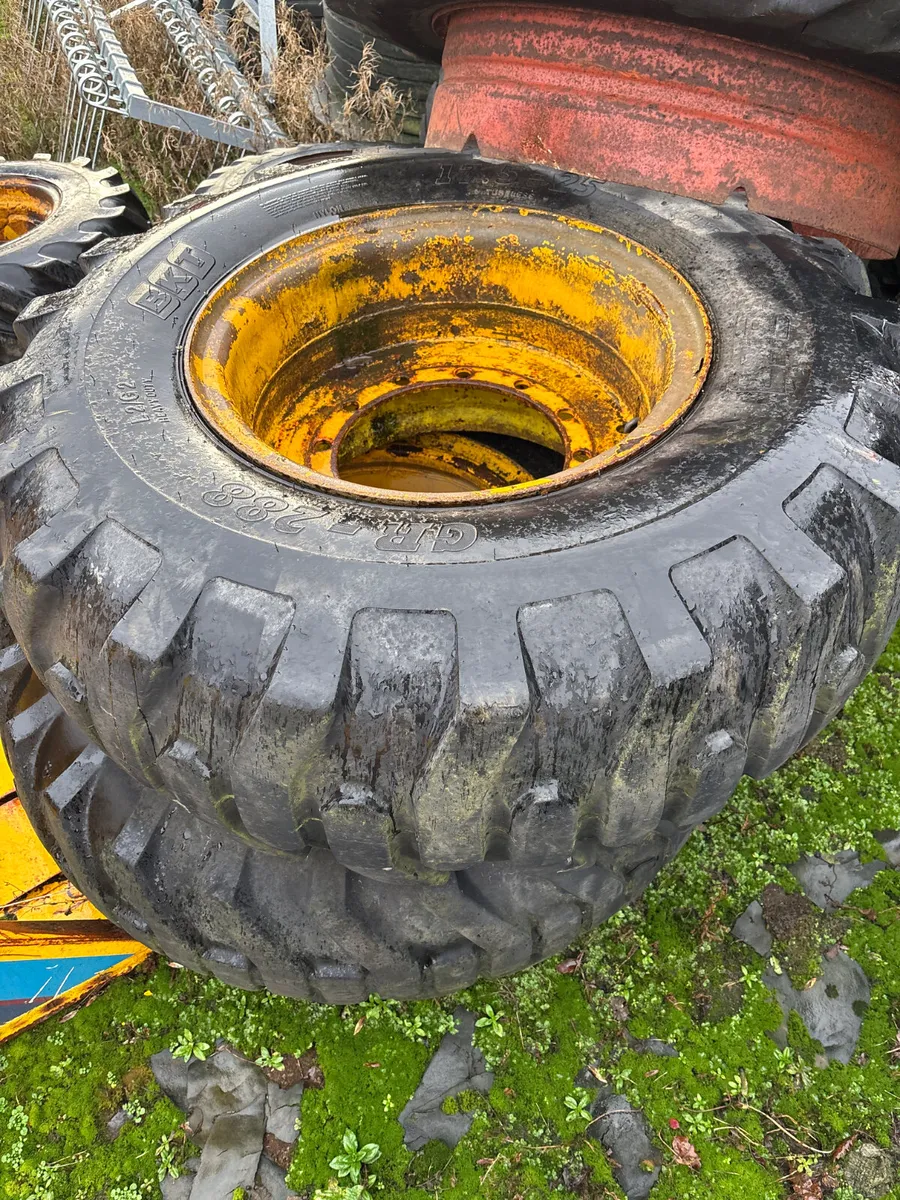 17.5 25 wheels - Image 1