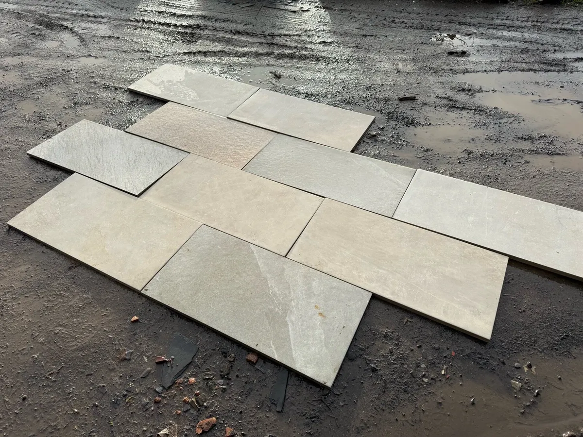 Bargain Quartz Paving 800mm by 400mm . - Image 3