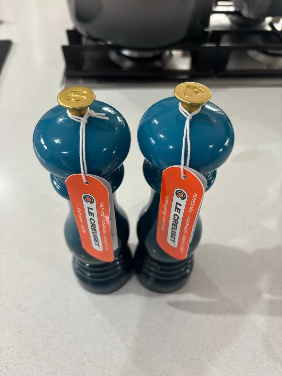 Le Creuset deep teal salt and pepper mills - Image 2