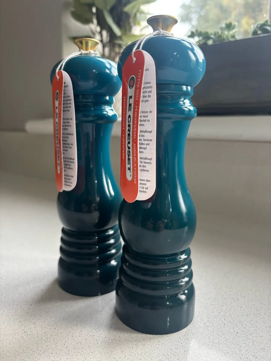 Le Creuset deep teal salt and pepper mills - Image 3