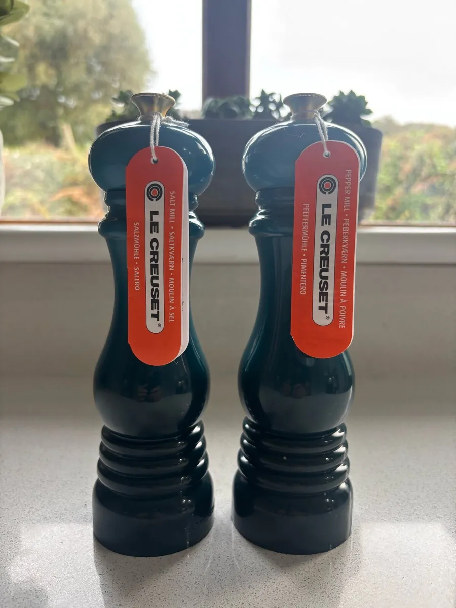 Le Creuset deep teal salt and pepper mills - Image 4