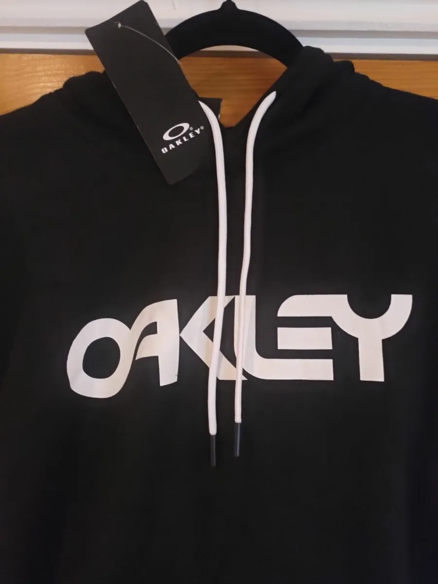 Oakley Hoodie L New - Image 1