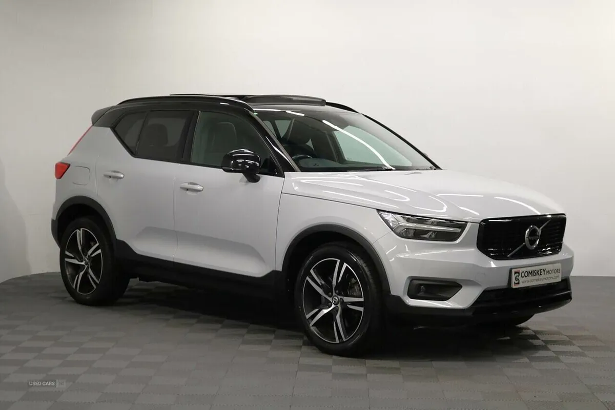 Volvo XC40 h T4 R-Design - Image 1