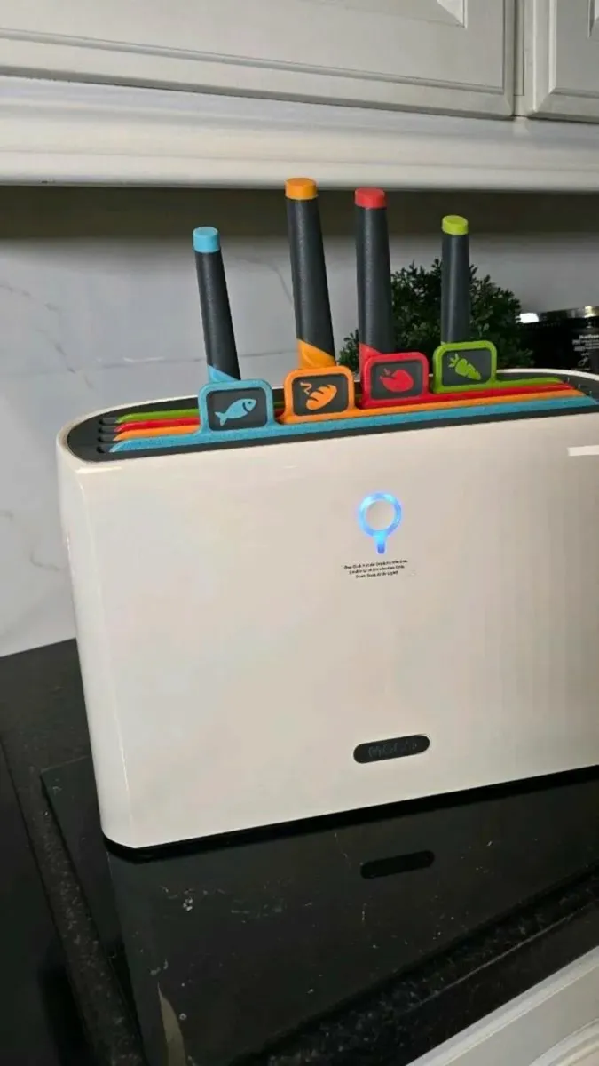 Kitchen Chopping board and knife set uv brand new - Image 1