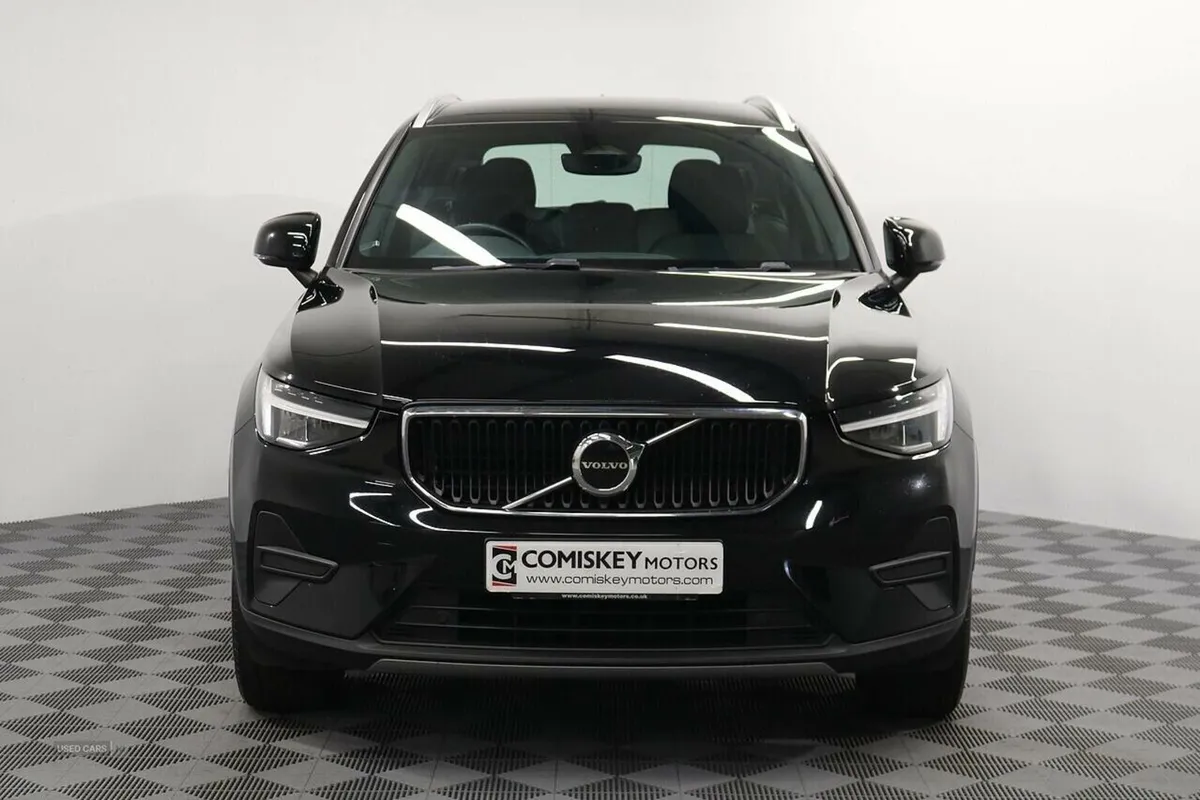 Volvo XC40 B3 MHEV Core - Image 2