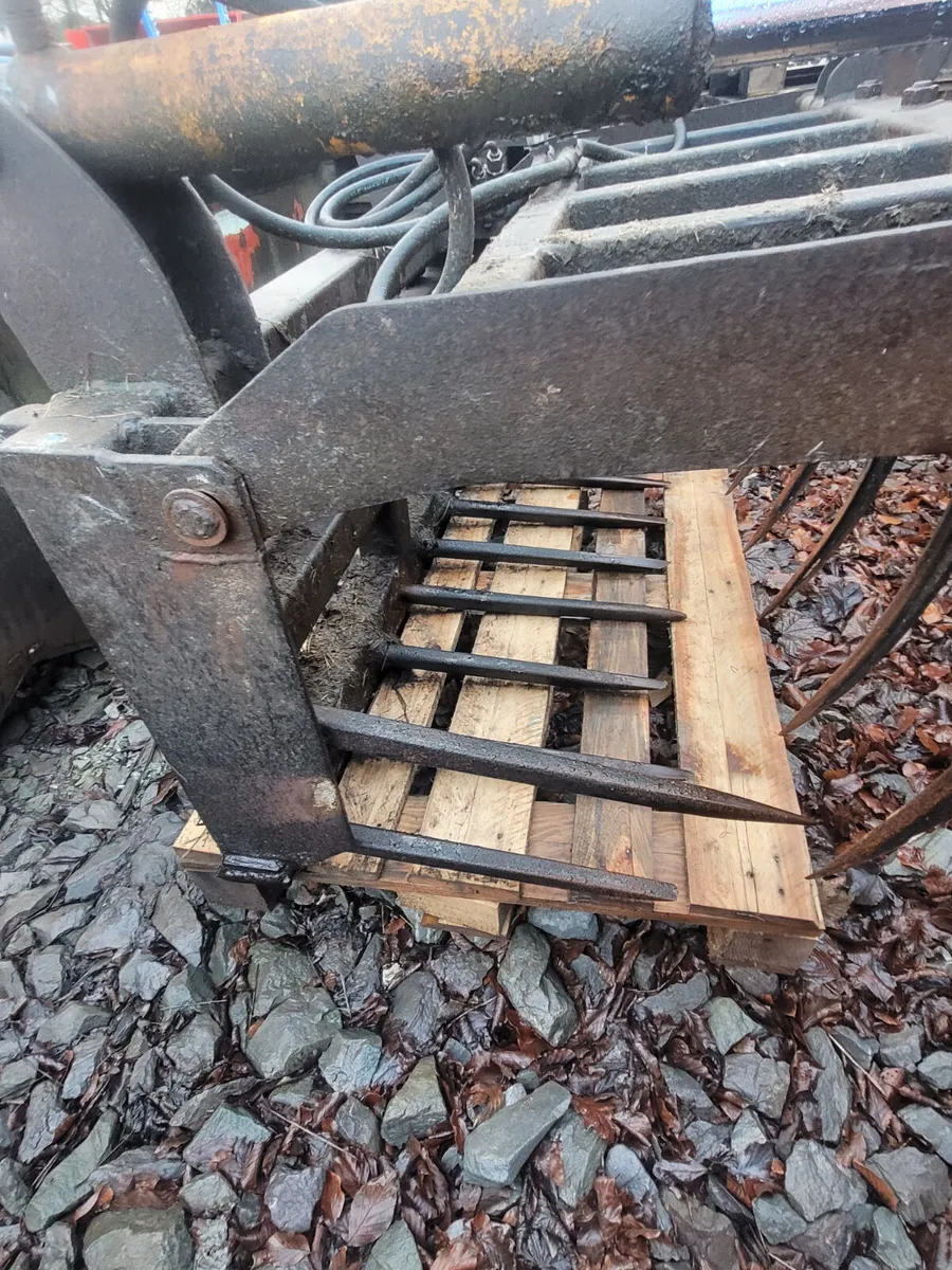 Rossmore 4ft Tine Grab - Image 2