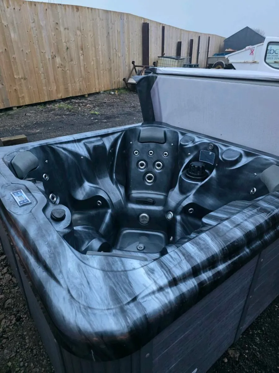 4 person hottub - Image 2