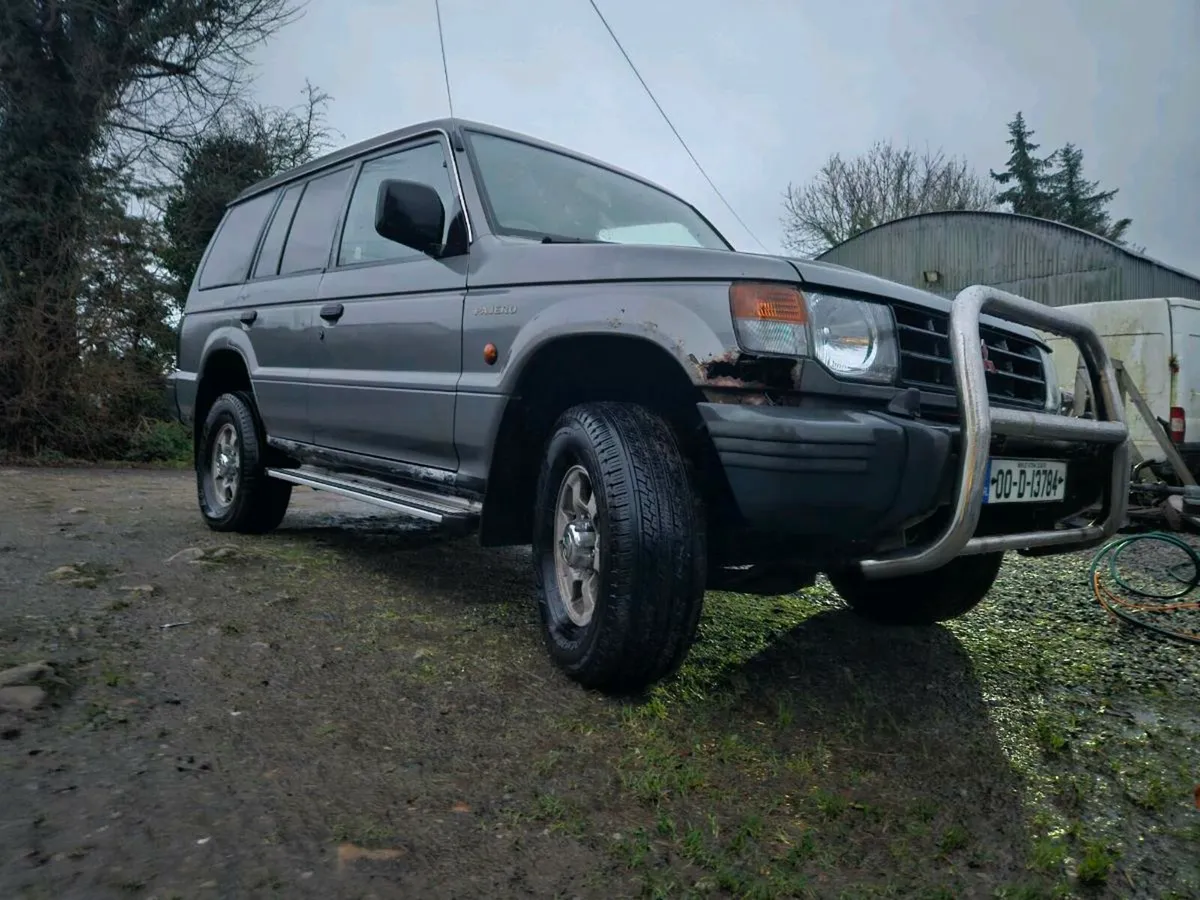 Volvo 240 and pajero - Image 4