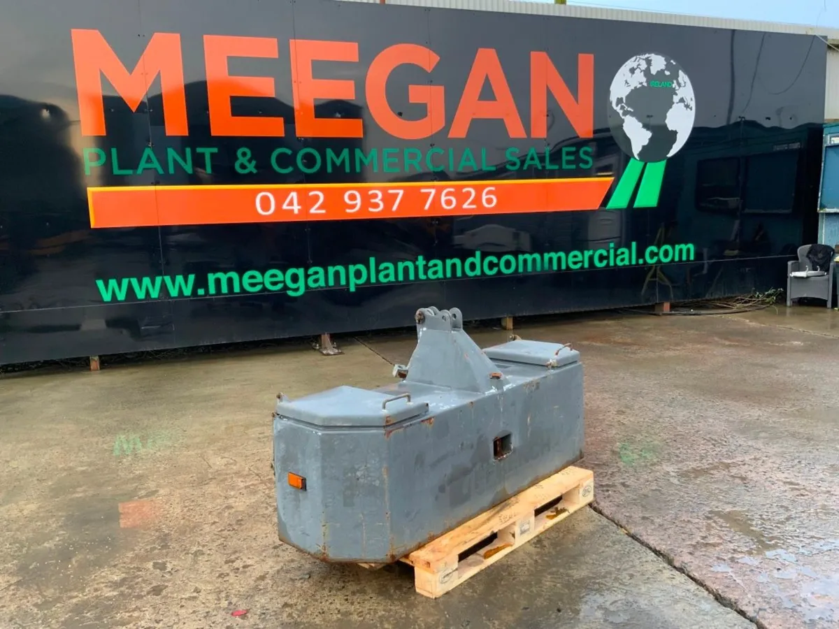 WATKINS 1000kg WEIGHT BLOCK / TOOL BOX.....459. - Image 1