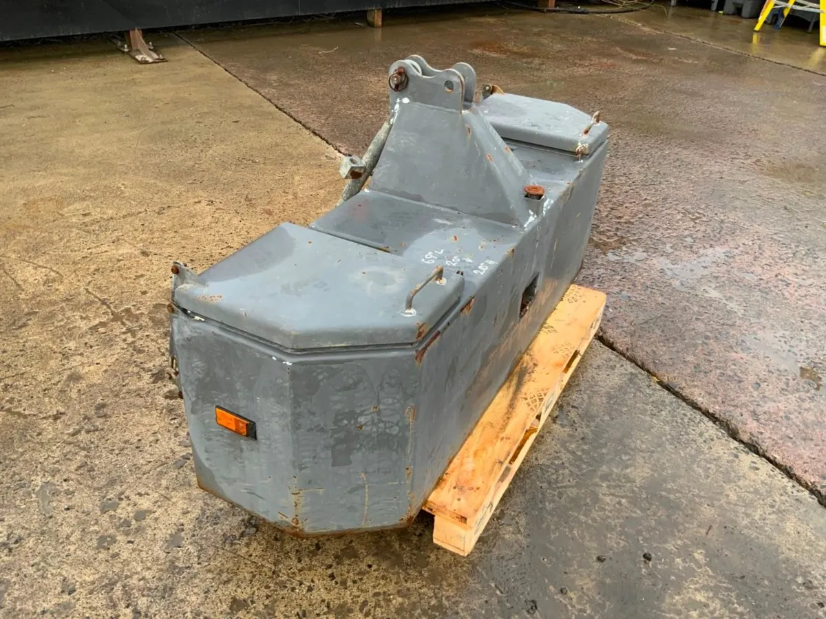 WATKINS 1000kg WEIGHT BLOCK / TOOL BOX.....459. - Image 2