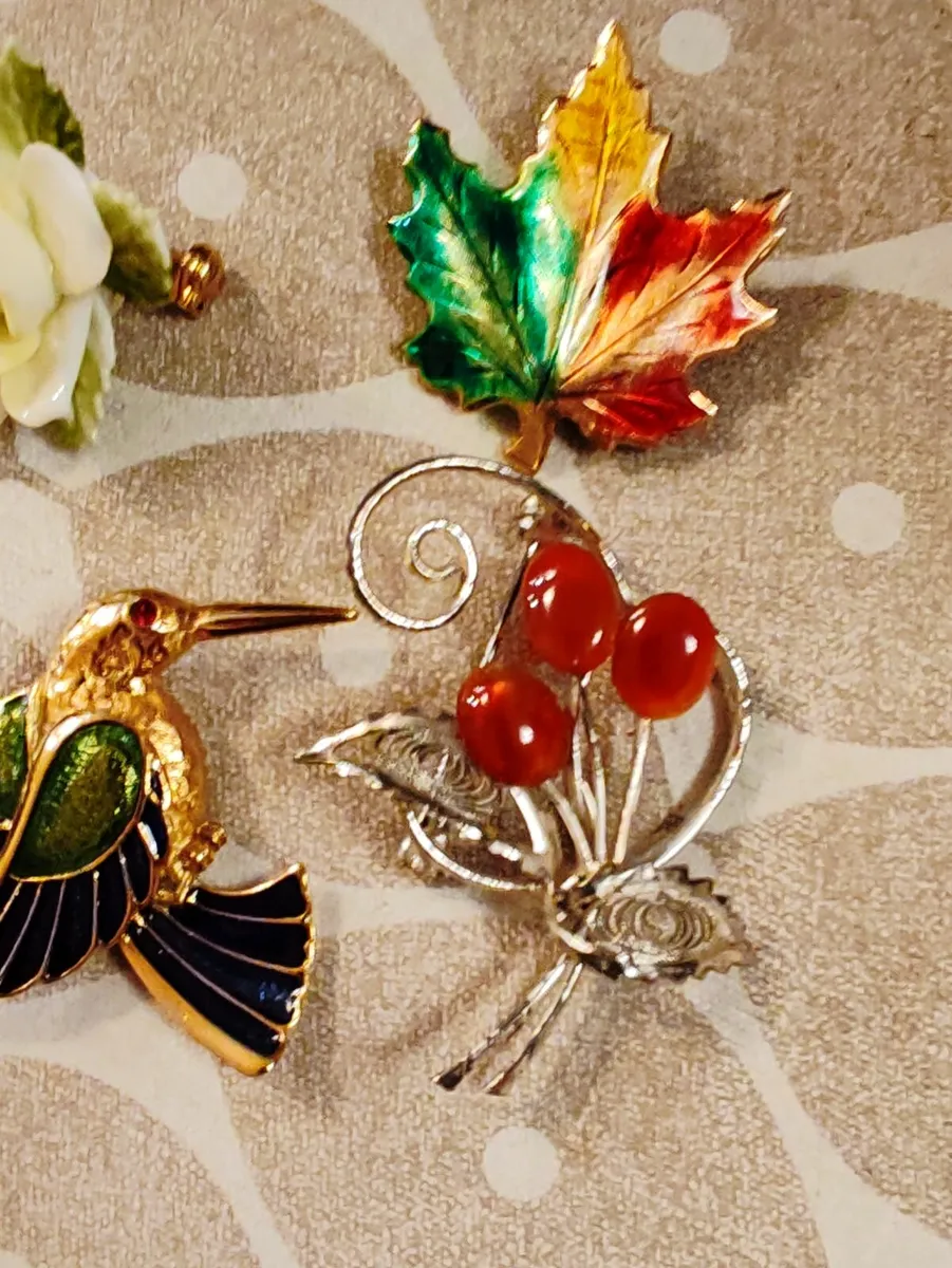 10 retro and vintage brooches - Image 3