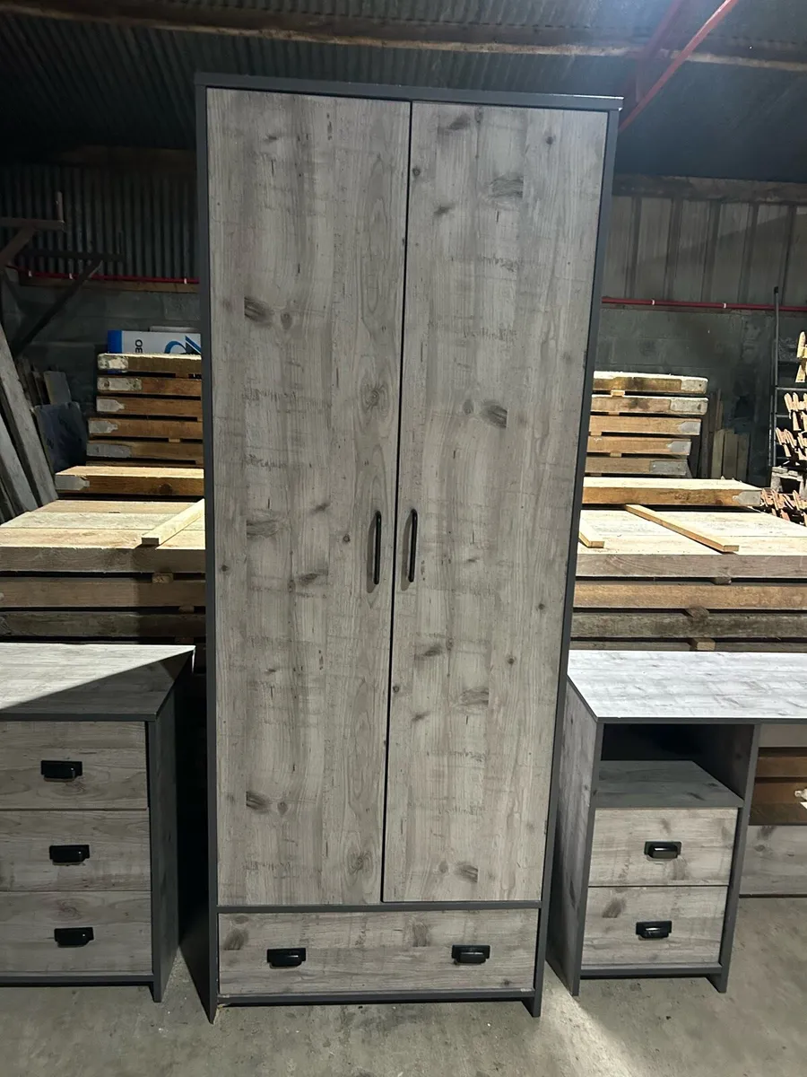 Bedroom Furniture Set - Image 3