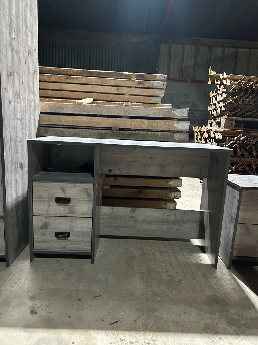 Bedroom Furniture Set - Image 4