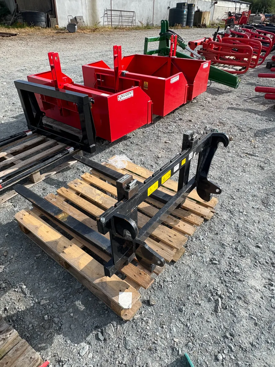 Pallet Forks c/w Eurobrackets (1500kg) - Image 1