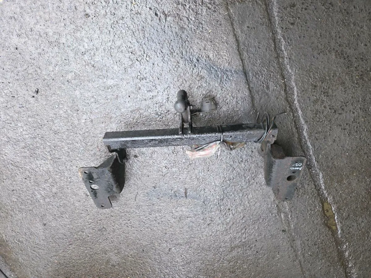 Toyota AVENSIS TOWBAR FOR SALE 09 TO 18 - Image 2