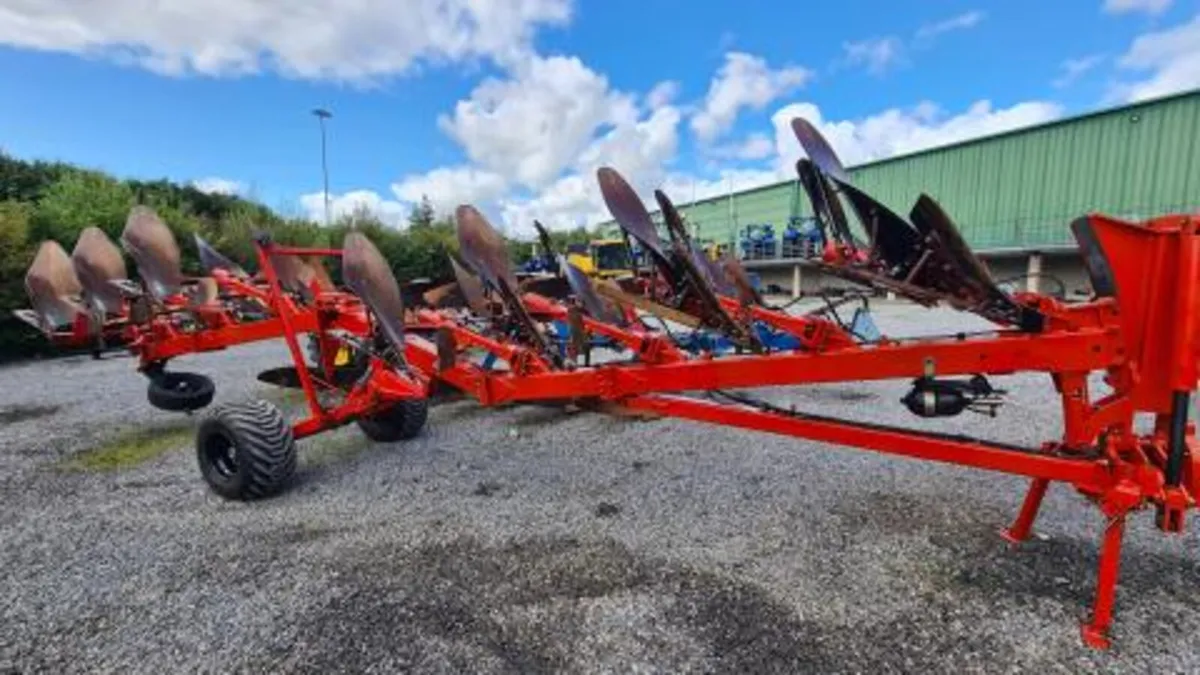 KUHN MANAGER 6/7 FURROW PLOUGH - Image 1