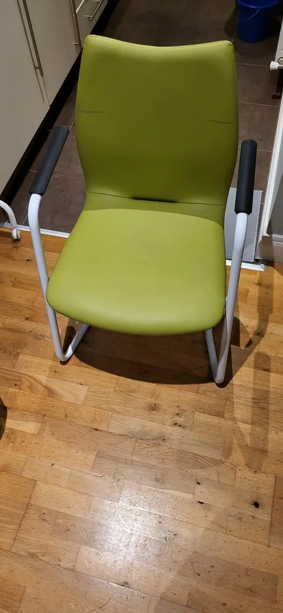 Four chairs - Image 1