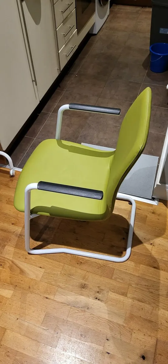 Four chairs - Image 2