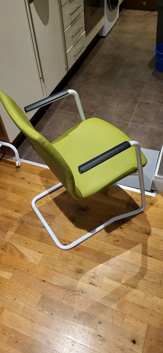 Four chairs - Image 3