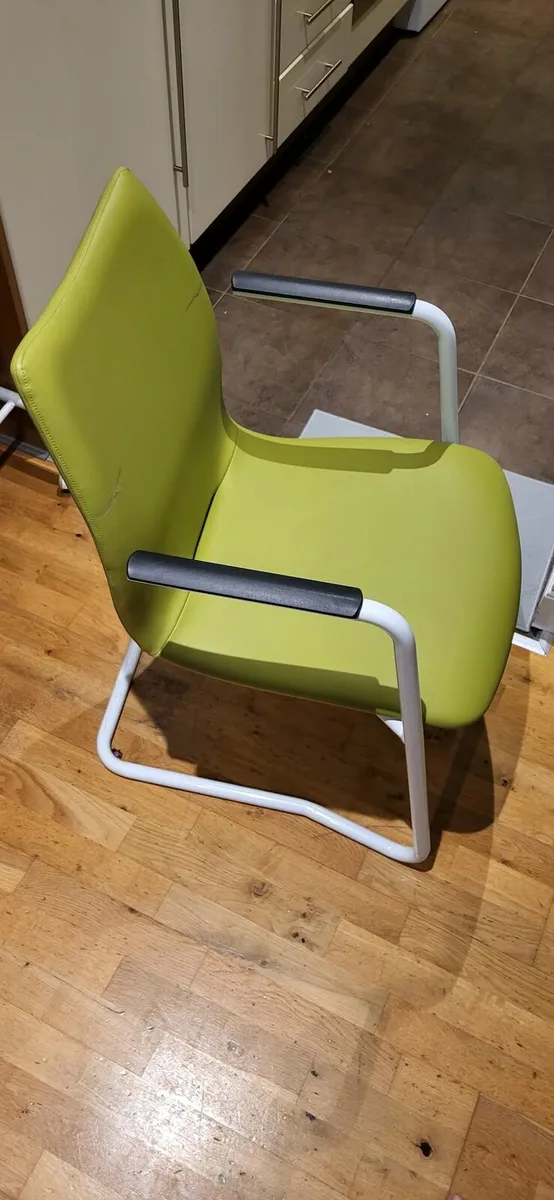 Four chairs - Image 4