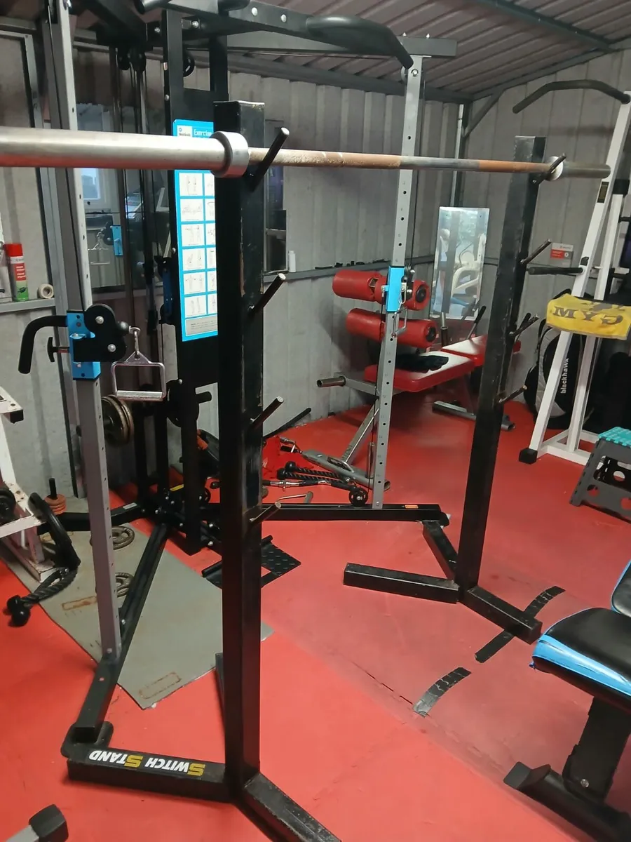 An Olympic  bar and 2 stands - Image 1