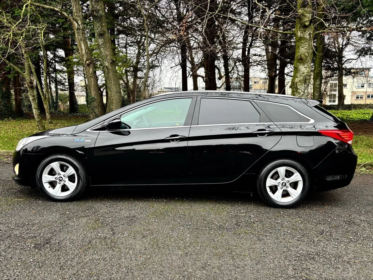 Hyundai i40 Estate 1.7 DSL NEW NCT 01/2027 - Image 2