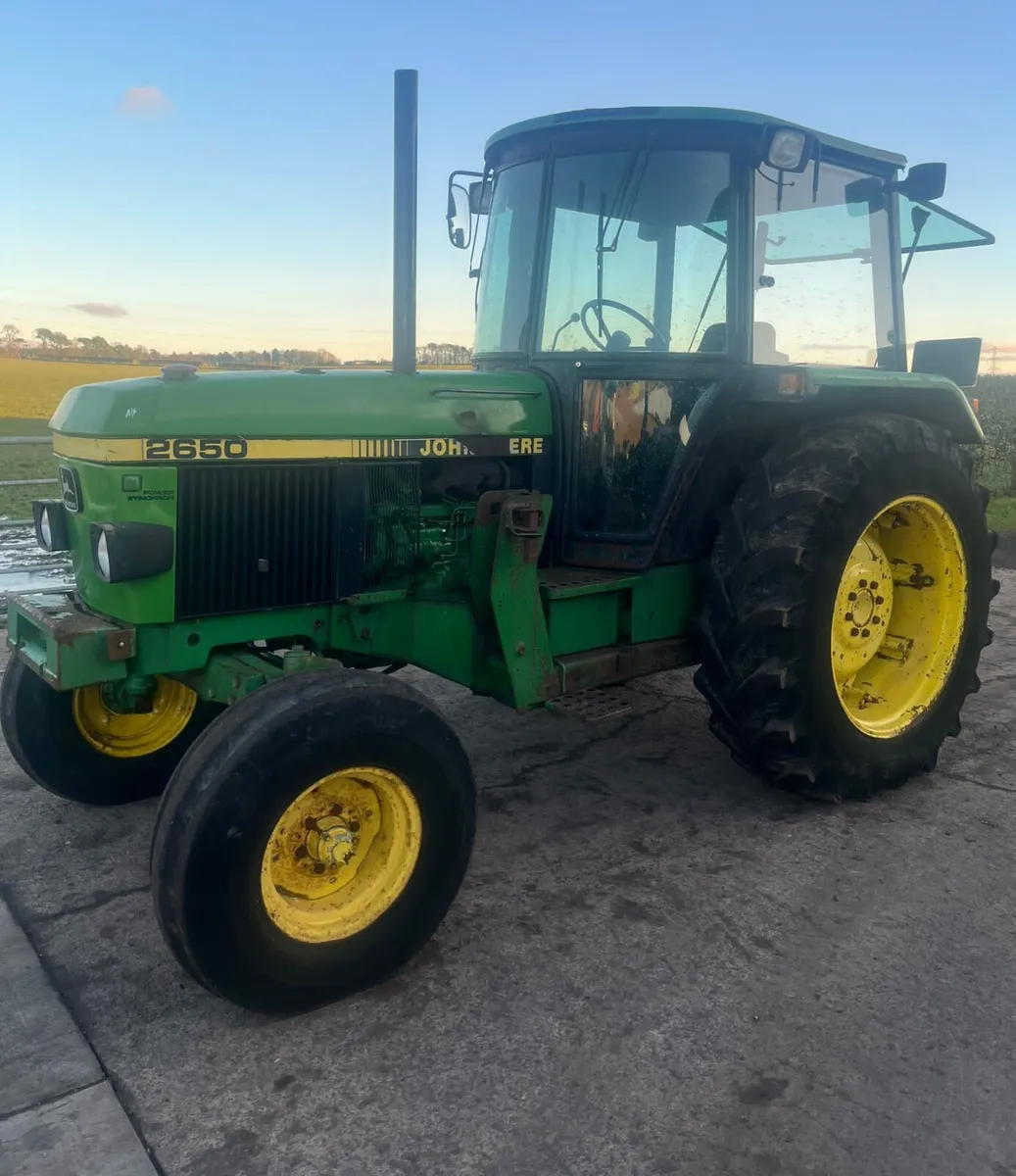 JOHN DEERE 2650 2WD C/W LOADER BRACKETS - Image 1