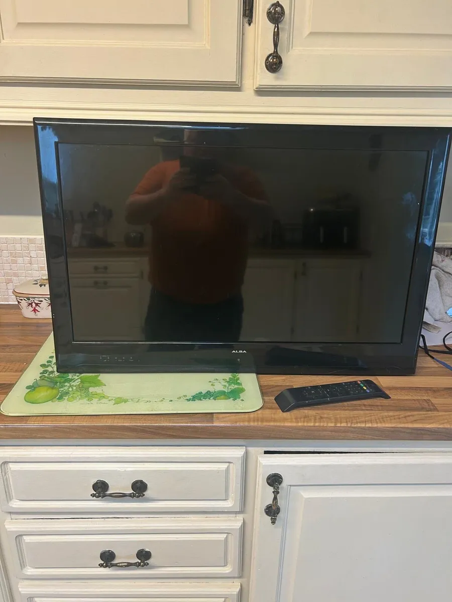 Alba 32” TV - Image 1