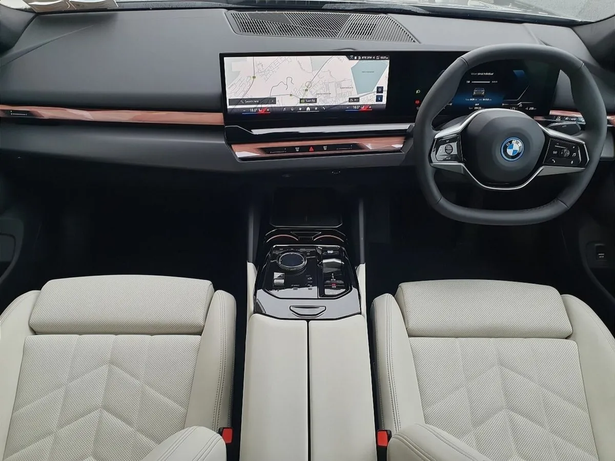 BMW i5 eDrive40 Sport Edition - Image 4