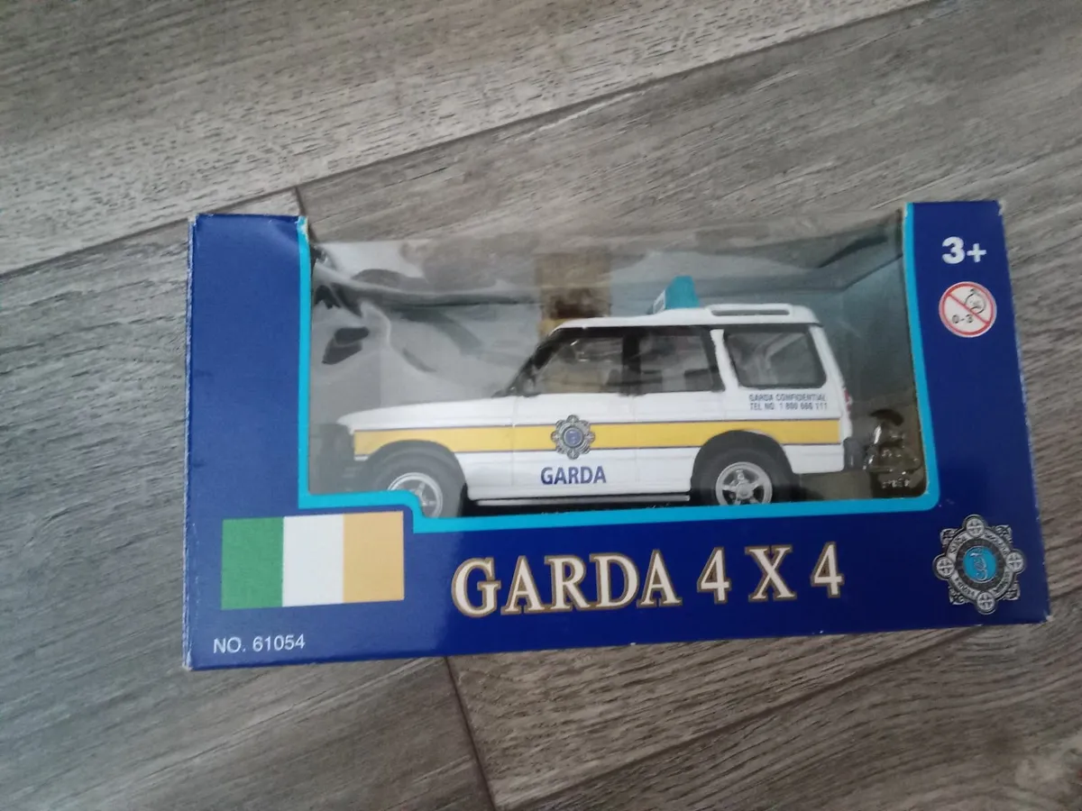 2 x Model Garda Cars. - Image 2