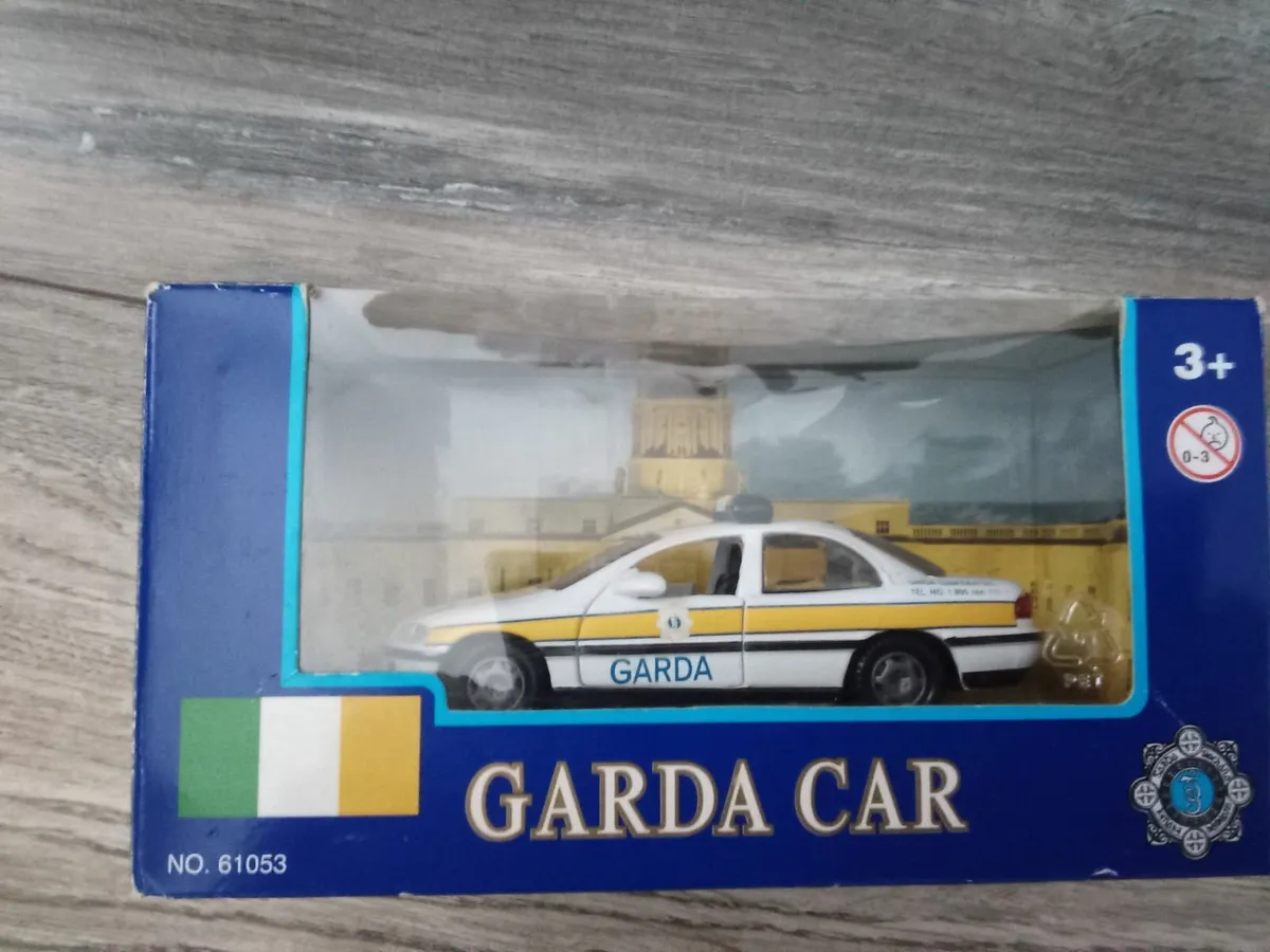 2 x Model Garda Cars. - Image 3