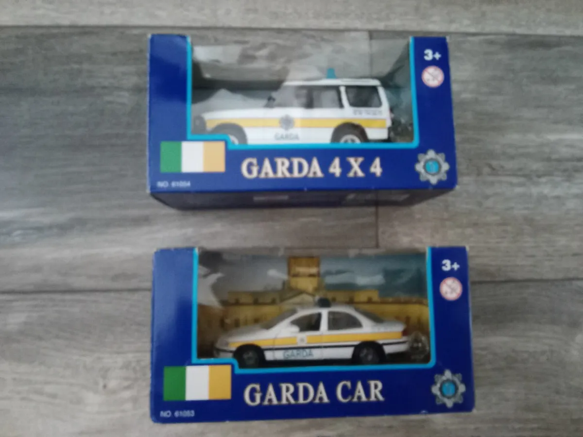 2 x Model Garda Cars. - Image 1