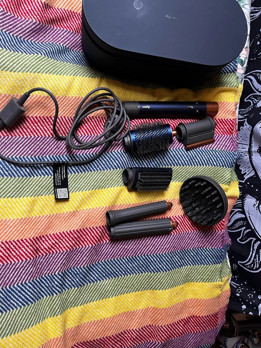 Dyson Airwrap Long with case