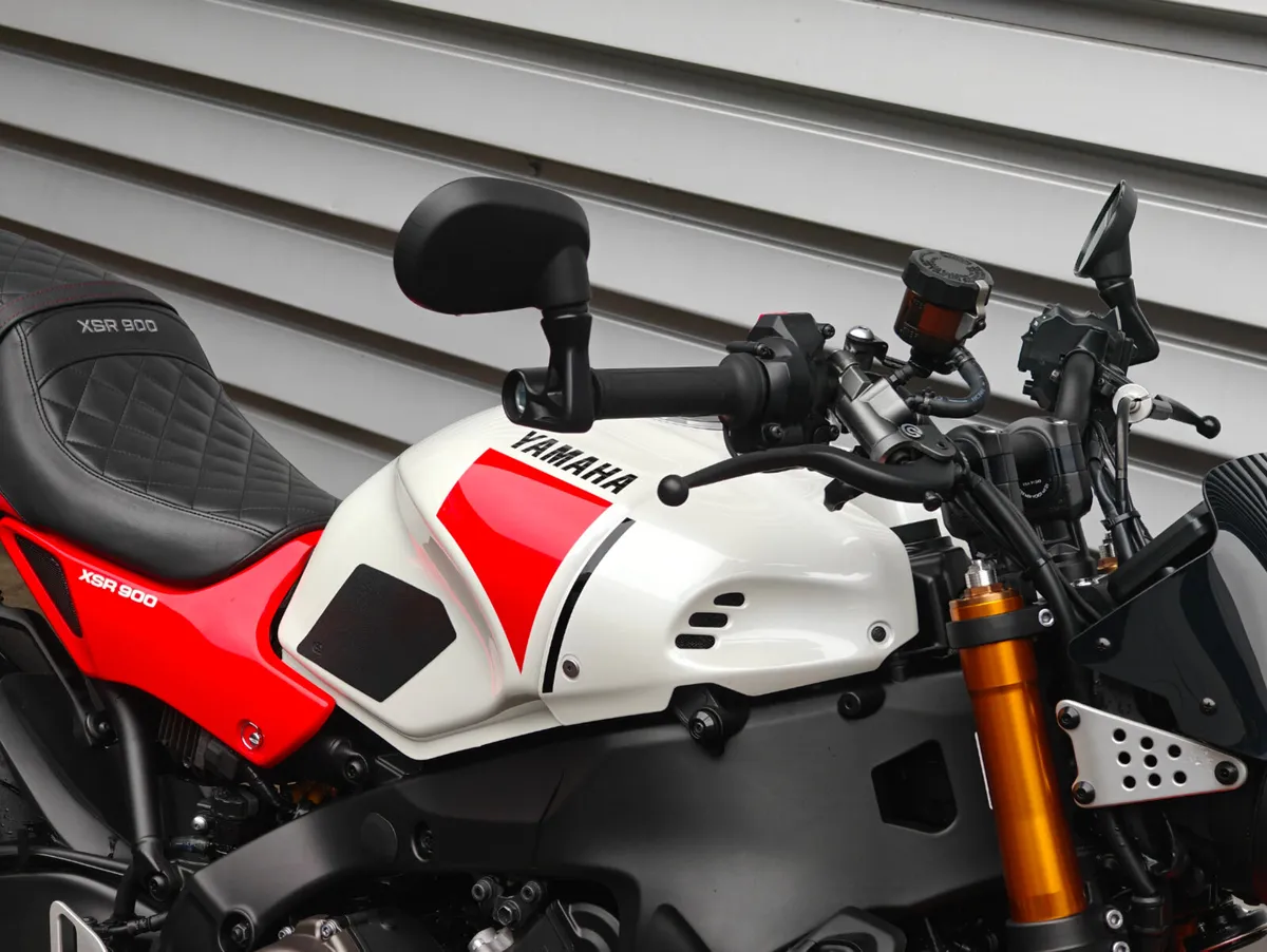 YAMAHA XSR 900 - Image 2