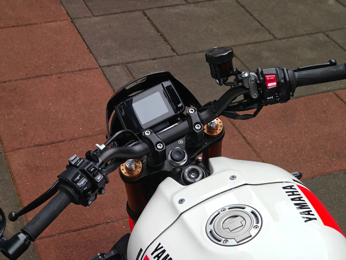 YAMAHA XSR 900 - Image 3