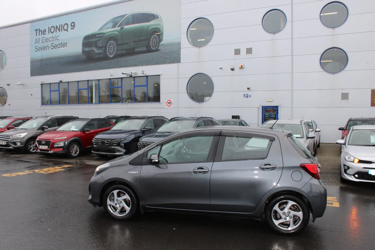 Toyota Yaris 2017 - Image 2