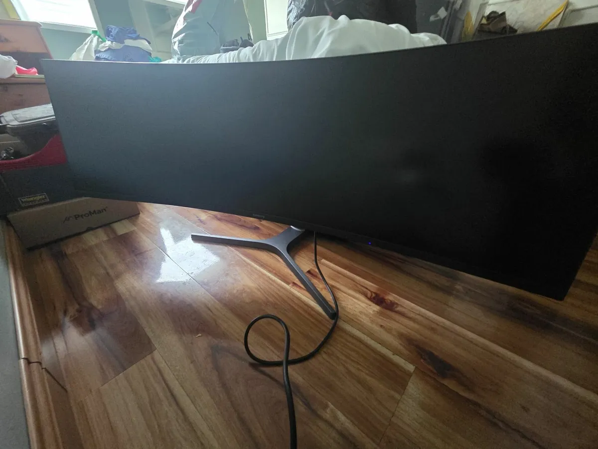 Samsung 49" Odyssey CRG9 Gaming Monitor - Image 4