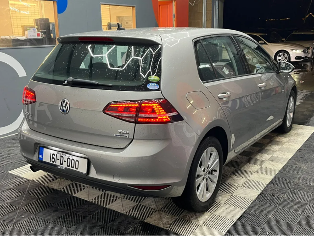 Volkswagen Golf Automatic - 68k kms - Reverse Came - Image 2