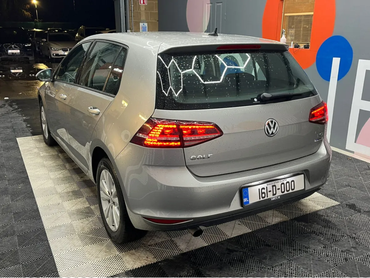 Volkswagen Golf Automatic - 68k kms - Reverse Came - Image 4
