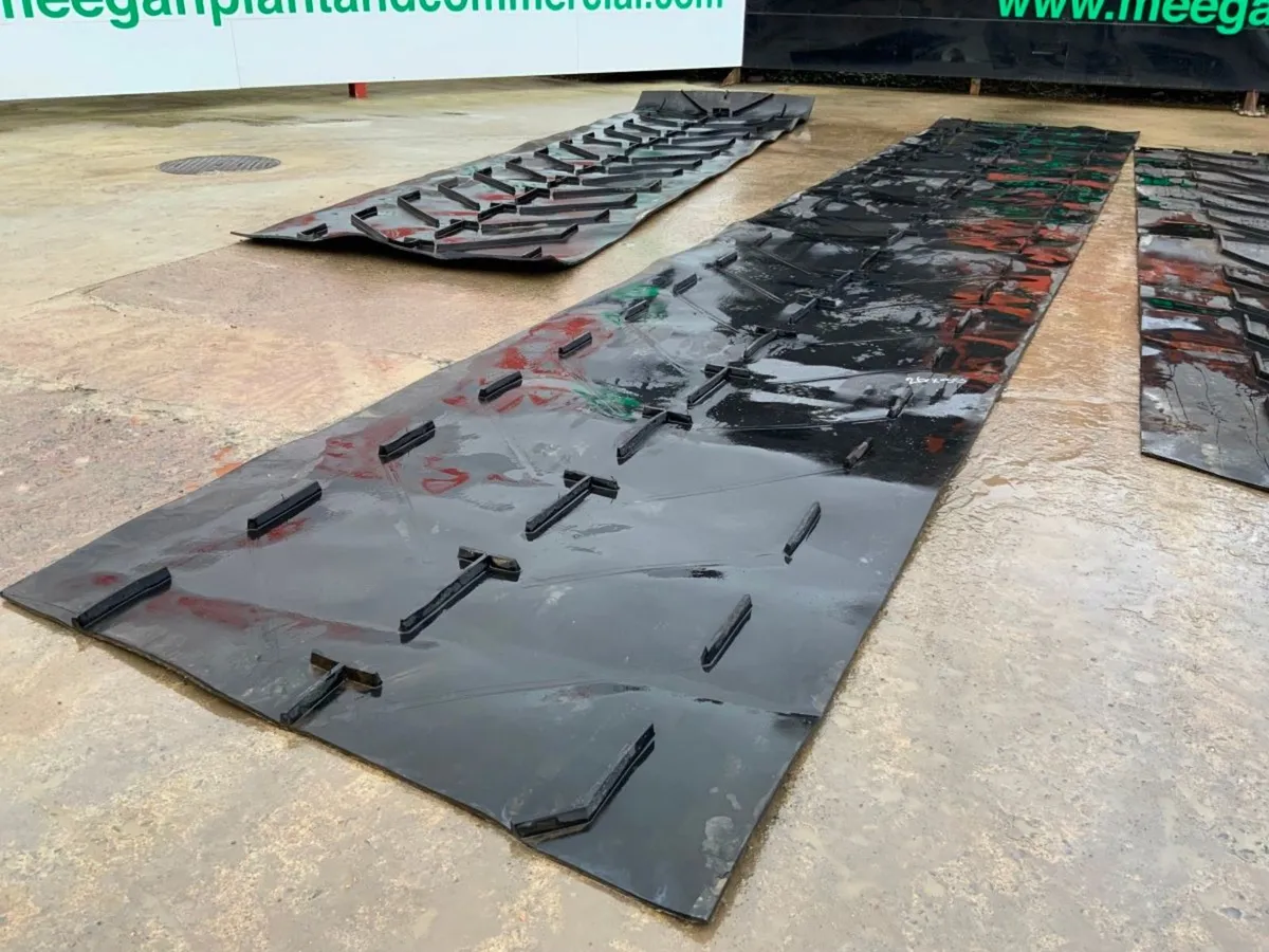 UNUSED CHEVRON PATTERN RUBBER BELT.....5513 - Image 4