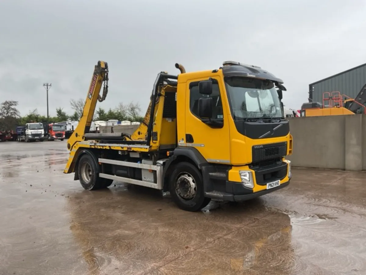 2021 Volvo FL250 4x2 18T Skiploader - Image 1