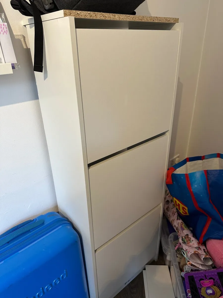 Shoe storage - Image 1